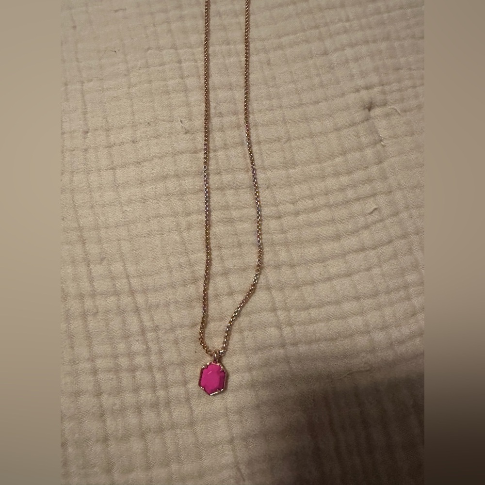 Kendra Scott necklace